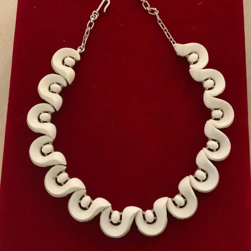 Vintage Crown Trifari Necklace - Picture 1 of 6